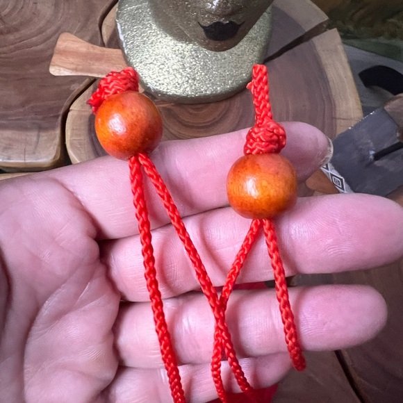 Adorable, Asian inspired, cream and red, wristlet, cinched, pouch purse. - Picture 6 of 10